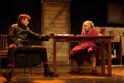 caracteristicas de la escenografia en el teatro alternativo