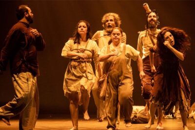 como el teatro realista aborda la desigualdad social