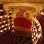 como influye el turismo en los festivales de teatro