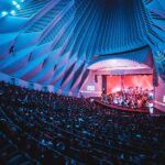 como influyo la politica en el teatro en sus origenes