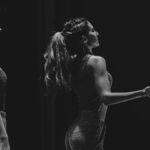como las tradiciones influyen en el teatro actual