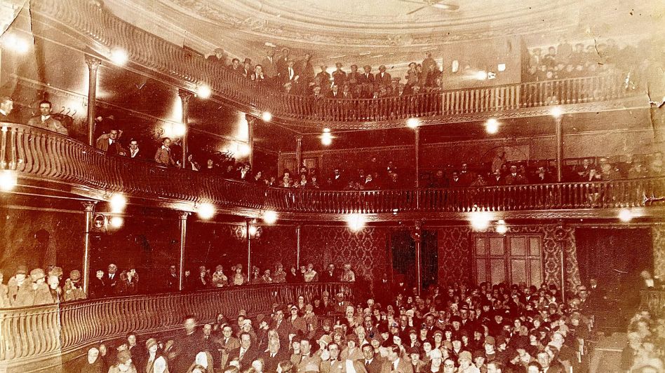 como se aborda el tema de la salud en el teatro