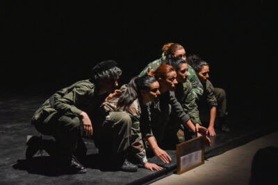 como se abordaba el tema de la guerra en el teatro