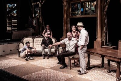 como se conectan los movimientos sociales con el teatro