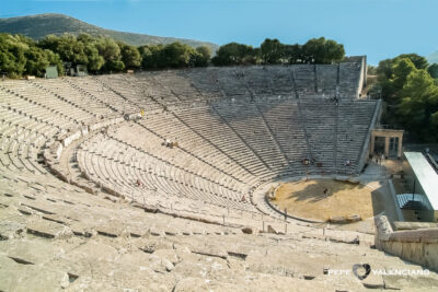 como se construyeron los teatros en la antigua grecia