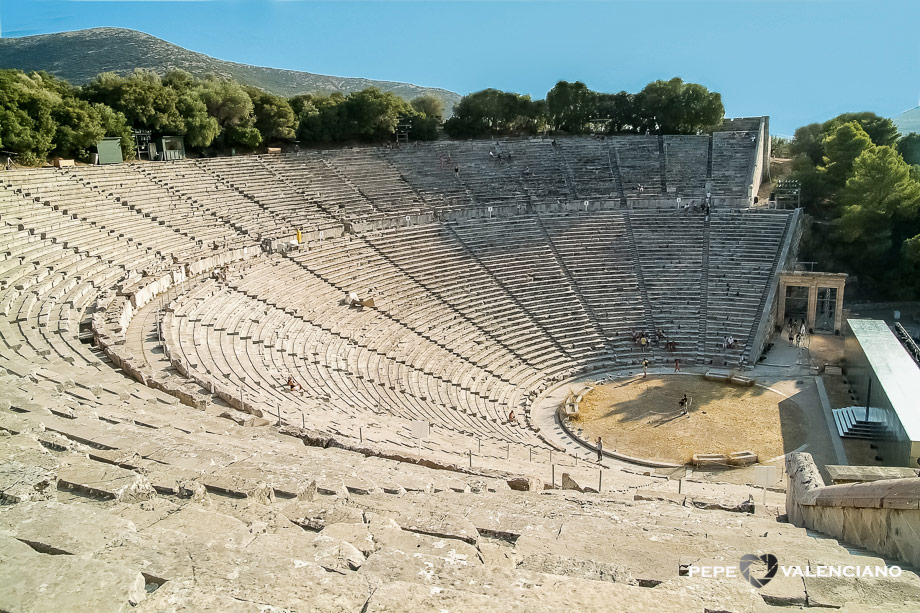 como se construyeron los teatros en la antigua grecia