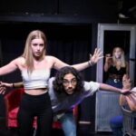 como se convierte el teatro en un medio de expresion