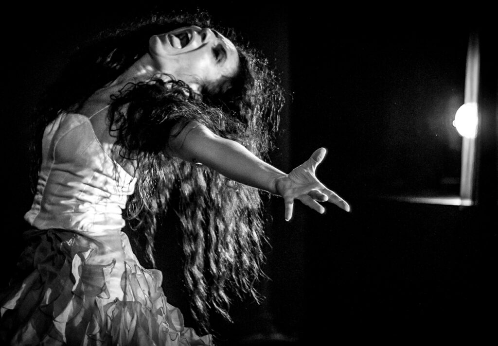 como se investiga la violencia en las artes escenicas
