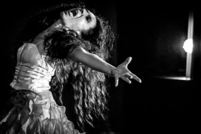 como se investiga la violencia en las artes escenicas