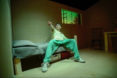 como se presenta la marginalidad en el teatro moderno