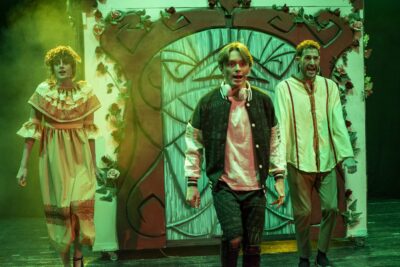 como se realiza un tributo a un personaje en el teatro