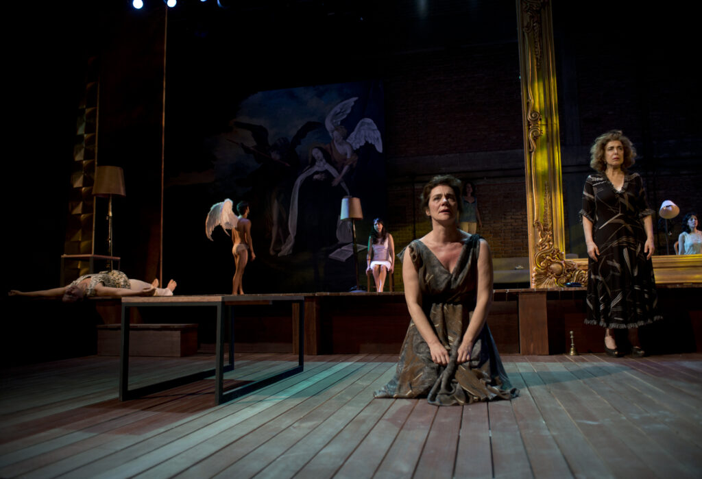 Cómo se relaciona la dramaturgia con el teatro físico 9 como se relaciona la dramaturgia con el teatro fisico