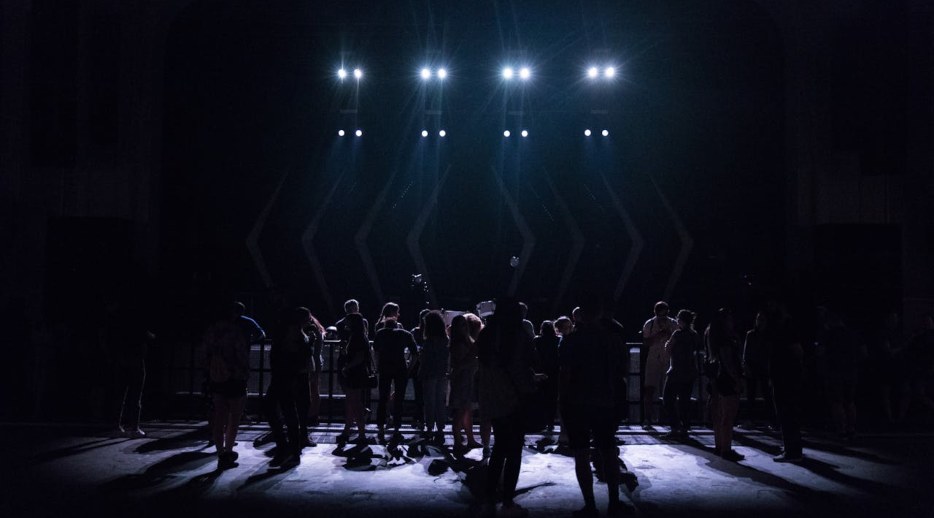como se representa el teatro en diferentes culturas