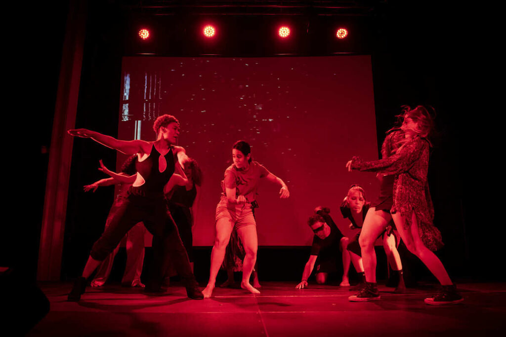 como se representan las migraciones en el teatro