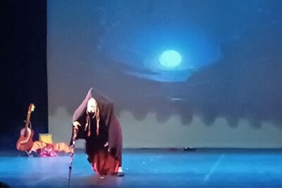 como se transmitia la obra teatral en la antiguedad