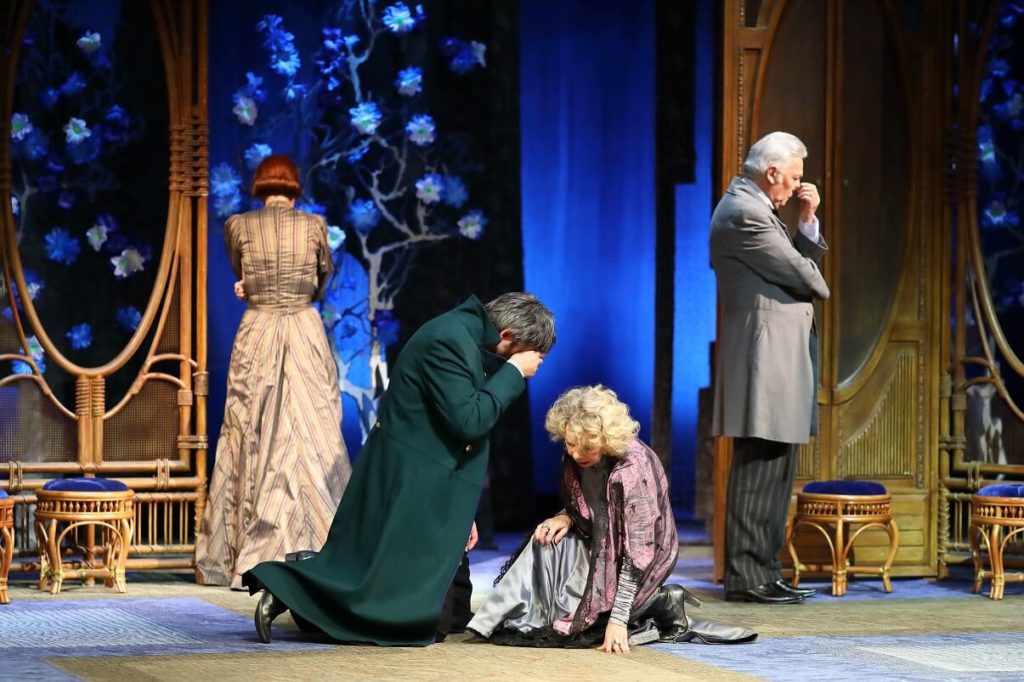 como se utiliza el simbolismo en el teatro moderno