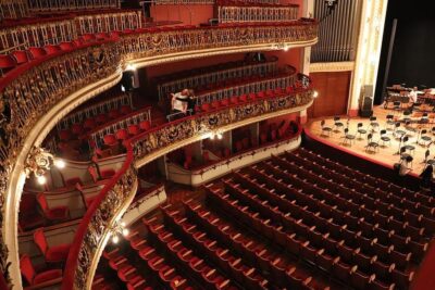 conexion entre teatro y literatura en las vanguardias