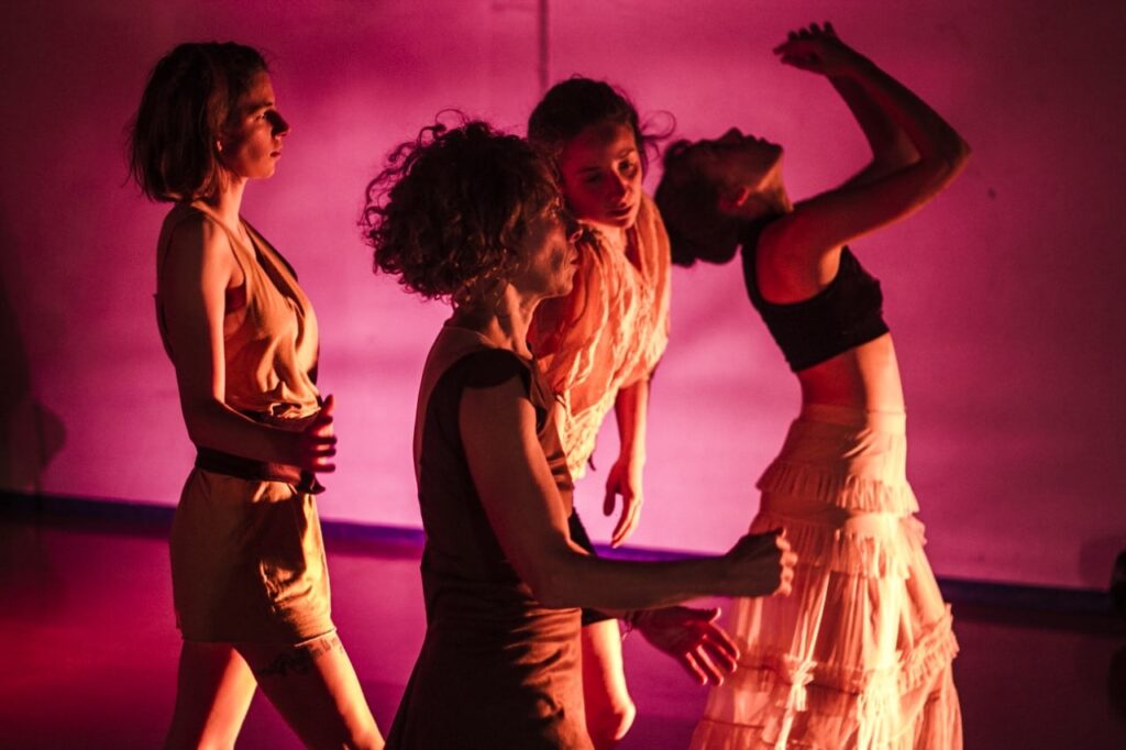 crisis economicas en el teatro representacion a traves del tiempo