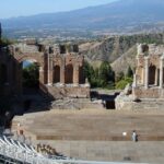 cual es la importancia de la satira en el teatro griego