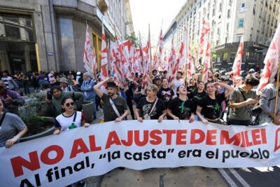 cual es la relacion entre el teatro y la protesta social