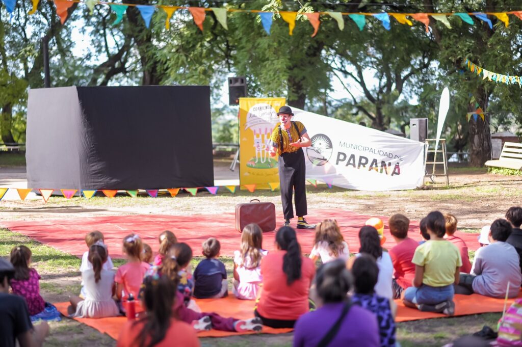 cuales son las caracteristicas del teatro callejero