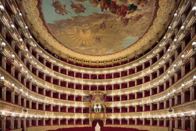 dedicacion de las obras al dios en el teatro clasico