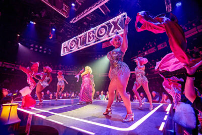 descubre que es un cabaret teatral y su fascinante historia