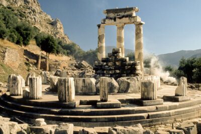 dios protector del teatro en la mitologia griega quien era