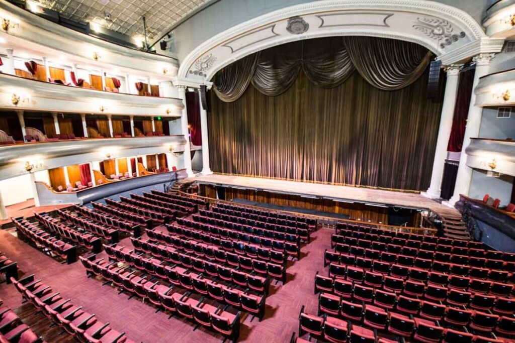El amor en el teatro realista: análisis profundo y reflexivo 7 el amor en el teatro realista analisis profundo y reflexivo