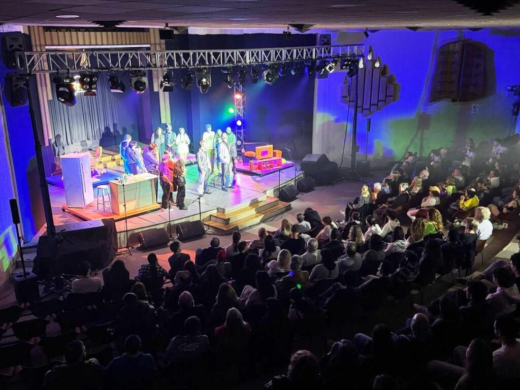 El papel de las minorías en la evolución del teatro actual 5 el papel de las minorias en la evolucion del teatro actual