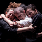 el papel de los dramaturgos en las revueltas sociales
