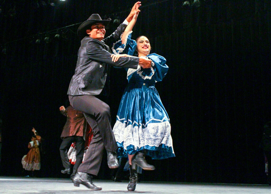El vestuario en el teatro social: simbolismo y significado 6 el vestuario en el teatro social simbolismo y significado