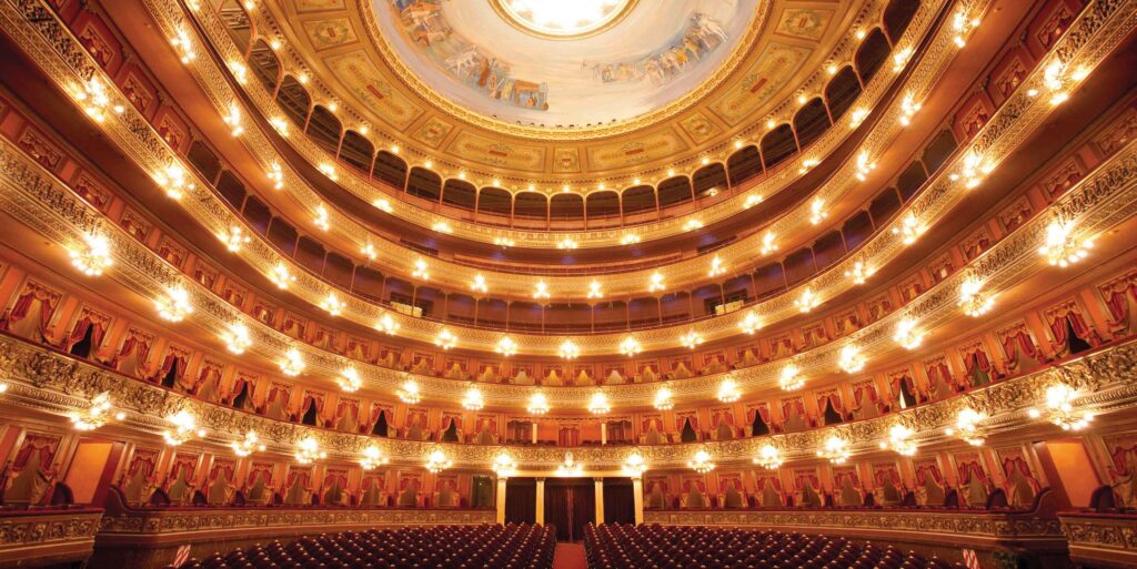 Elementos clave de la puesta en escena en teatro y cine: guía 8 elementos clave de la puesta en escena en teatro y cine guia