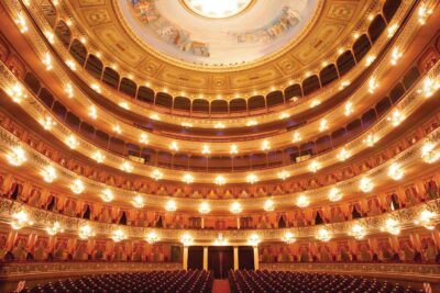 elementos clave de la puesta en escena en teatro y cine guia