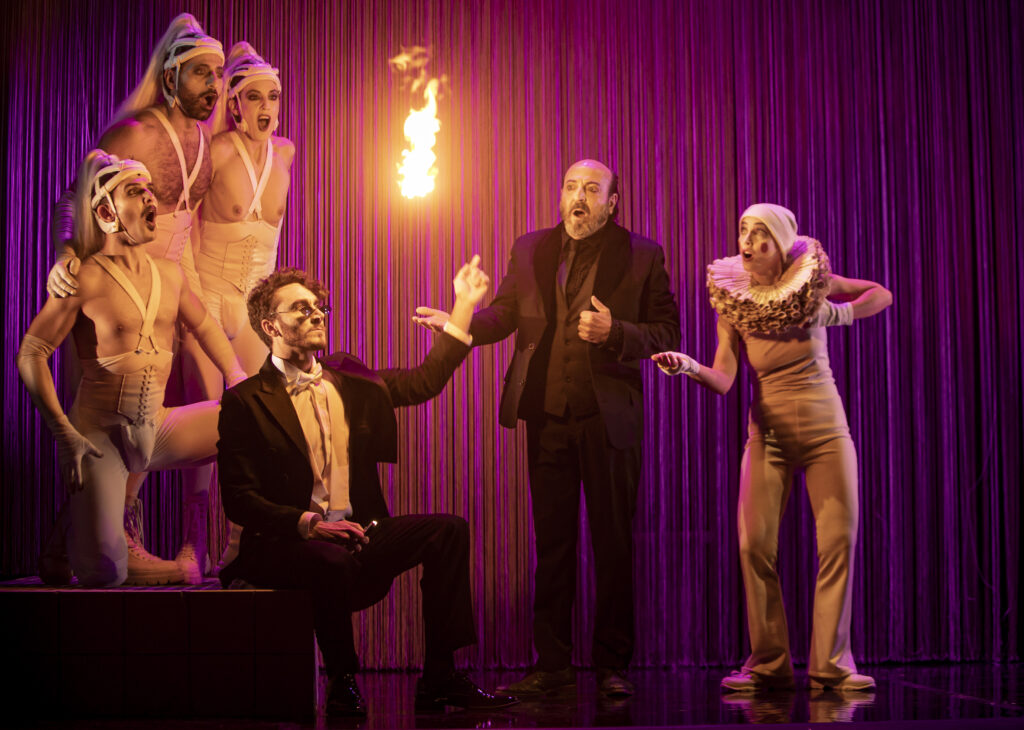 elementos de la comedia en el teatro dramatico romantico