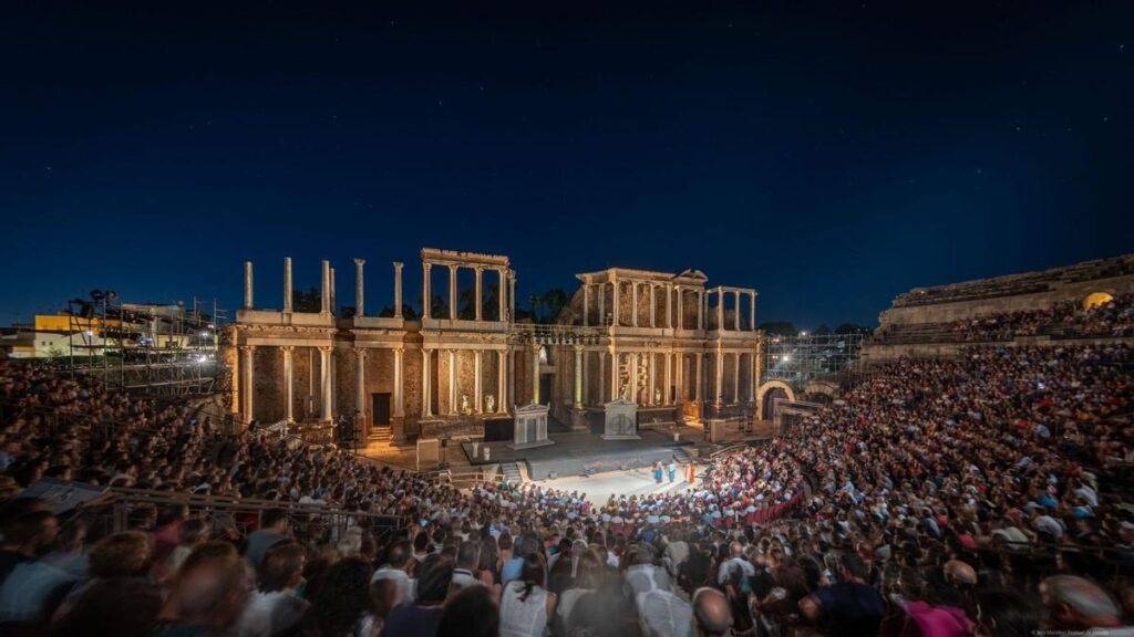 Festivales emblemáticos de teatro en el mundo: un recorrido 7 festivales emblematicos de teatro en el mundo un recorrido