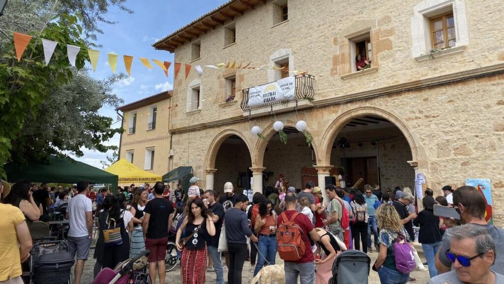 festivales que destacan la relevancia de obras locales en la cultura