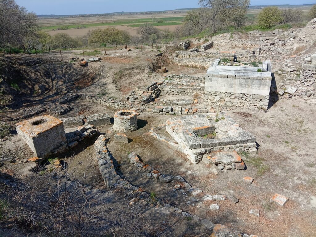 hallazgos arqueologicos sobre la historia y evolucion del teatro