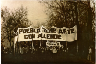 impacto de la politica en el desarrollo del teatro moderno