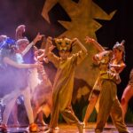 influencia de adaptaciones teatrales modernas en el teatro actual