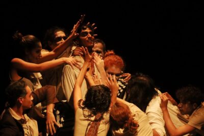 influencia del contexto social en las producciones teatrales