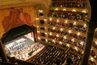 influencia del teatro griego en dramaturgos contemporaneos