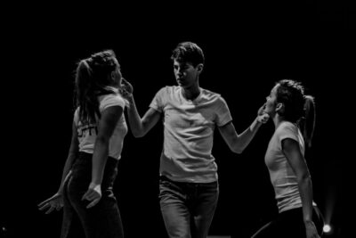 la relacion entre el teatro y la educacion social