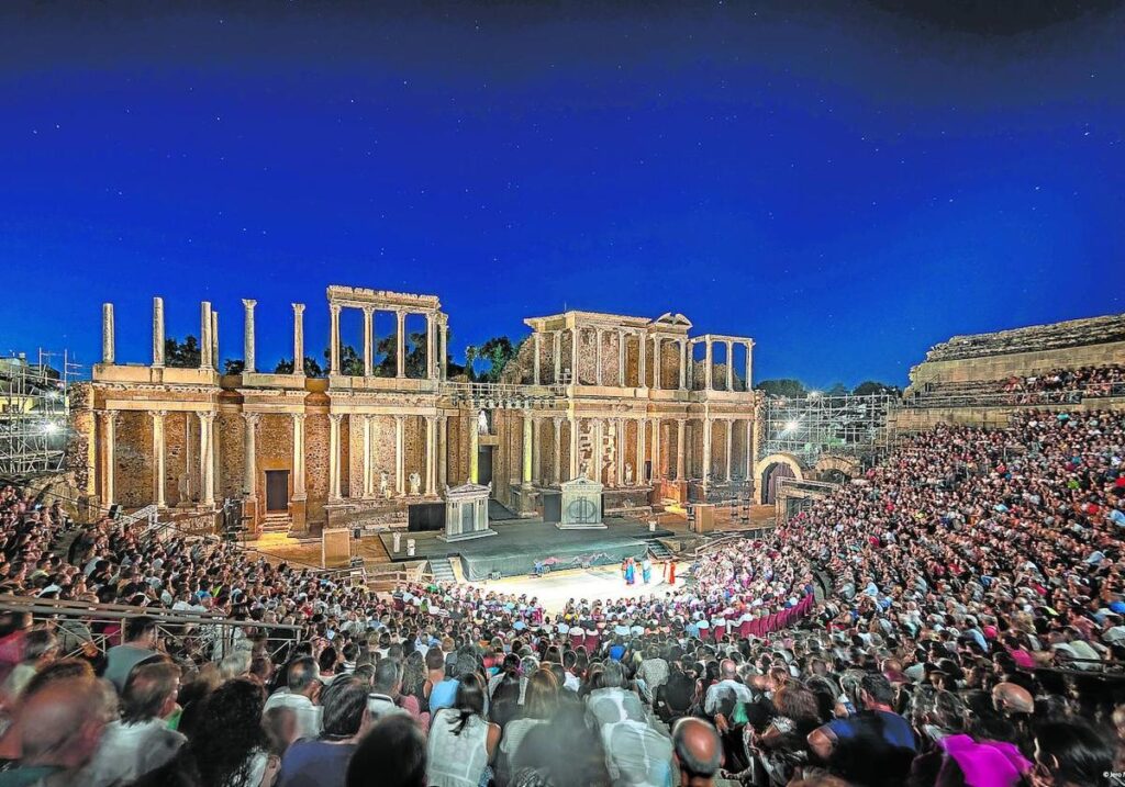 origenes y evolucion del teatro a lo largo del tiempo