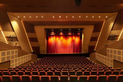 que criterios se utilizan para evaluar una obra teatral