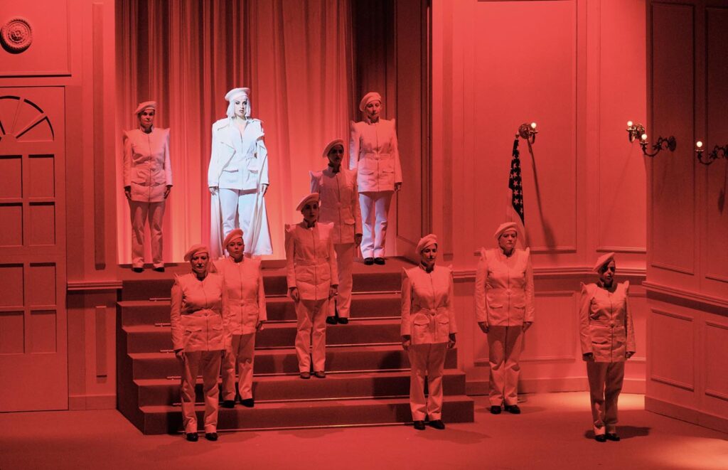 que elementos componen el teatro de vanguardia