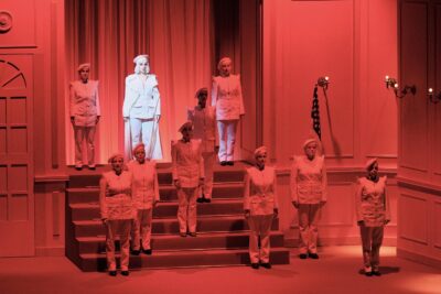 que elementos componen el teatro de vanguardia