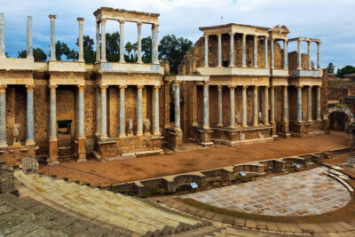 que impacto tuvo el teatro romano en el teatro moderno
