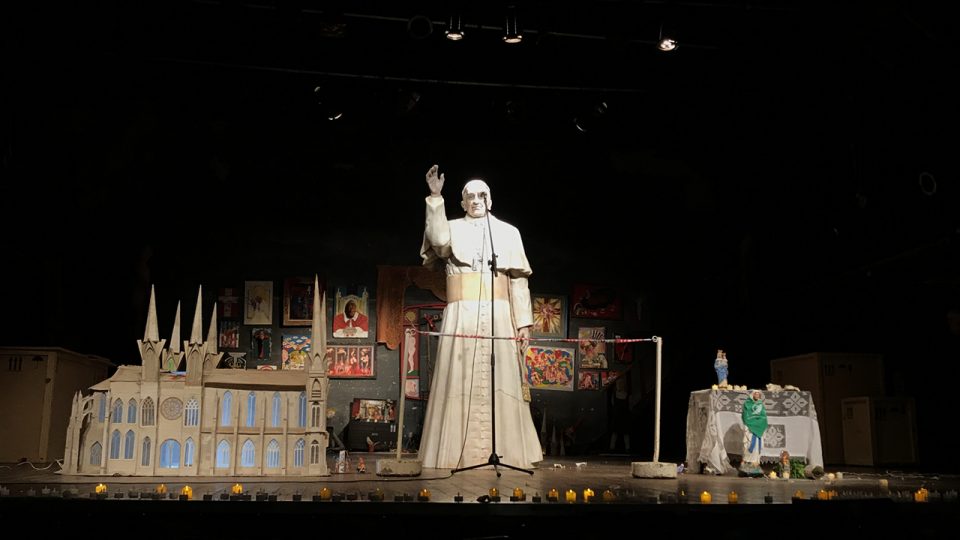 que influencias tuvo la religion en el teatro medieval