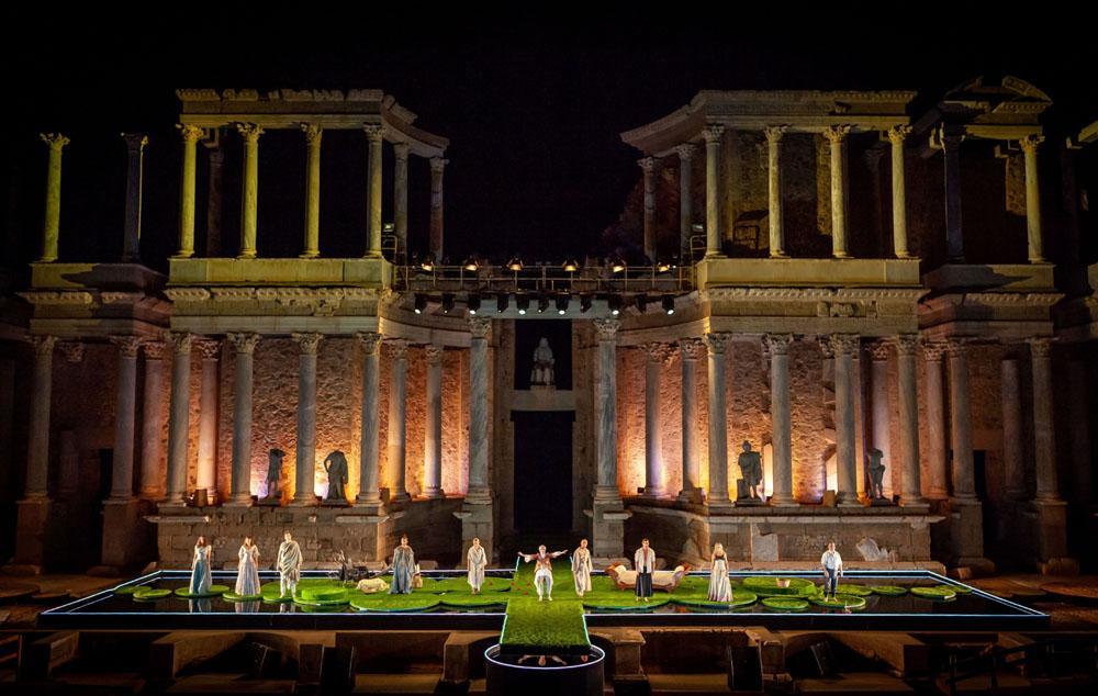 que lugar ocupaba la tragedia en el teatro romano